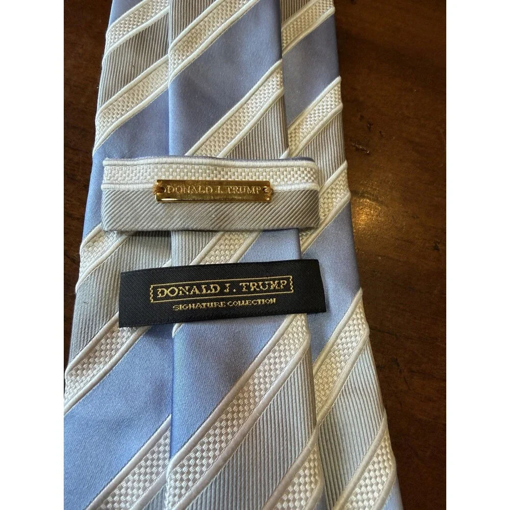 DONALD TRUMP Signature Collection Silk Necktie STRIPED Blue And Silver.